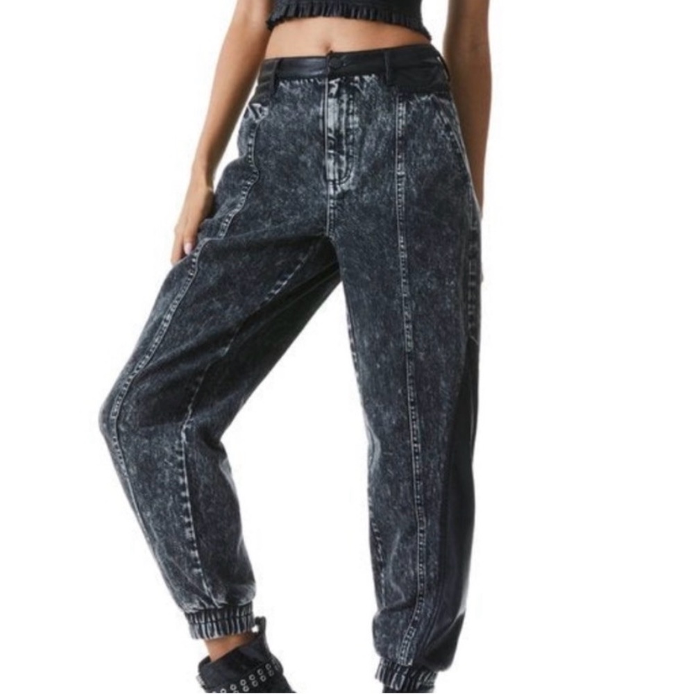 ALICE AND OLIVIA
Jenny Faux Leather-trimmed Mid-rise Tapered Black Denim Size 27